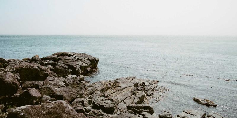 从毫米到纳米:数控设备如何重塑光学元件的超精密加工时代